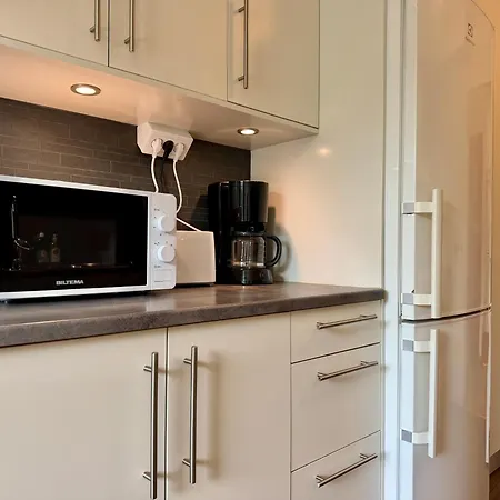 2br Worker & Family Near Volvo With Free Parking Διαμέρισμα *