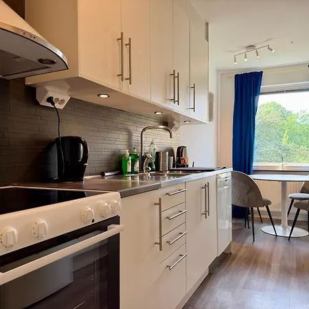 2br Worker & Family Near Volvo With Free Parking *