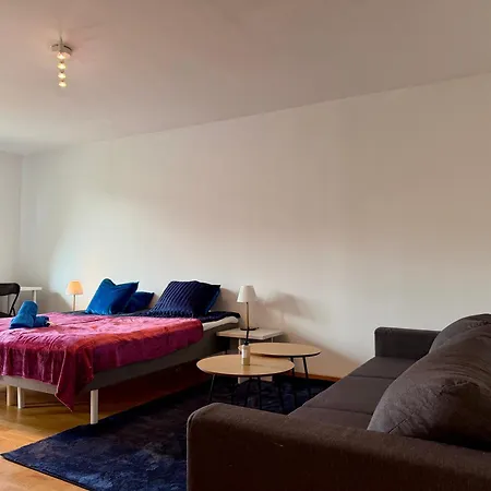 2br Worker & Family Near Volvo With Free Parking Διαμέρισμα