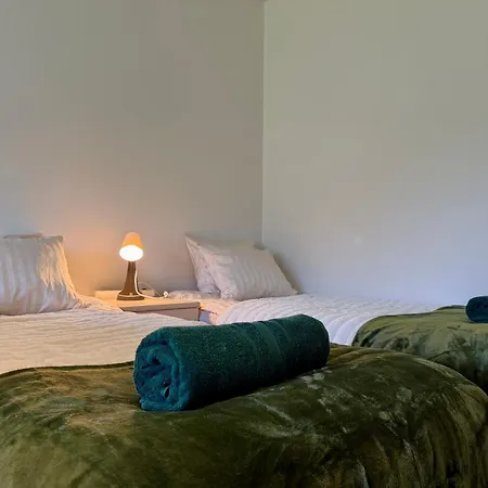Workers & Family Homes Modern 2br With Free Parking 10 Min To Volvo Daire