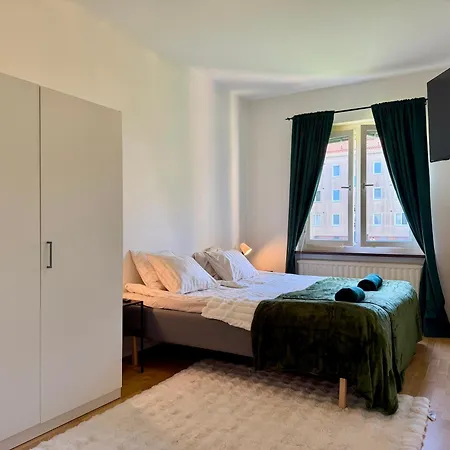 Daire Workers & Family Homes Modern 2br With Free Parking 10 Min To Volvo Göteborg