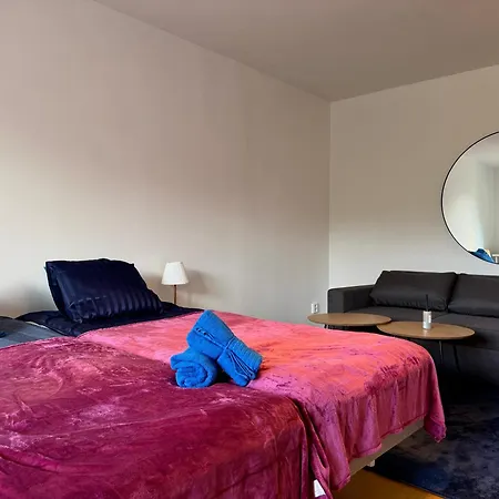 2br Worker & Family Near Volvo With Free Parking Διαμέρισμα *