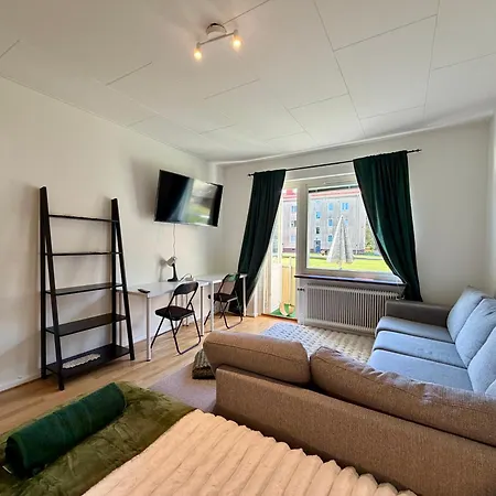 Workers & Family Homes Modern 2br With Free Parking 10 Min To Volvo Daire