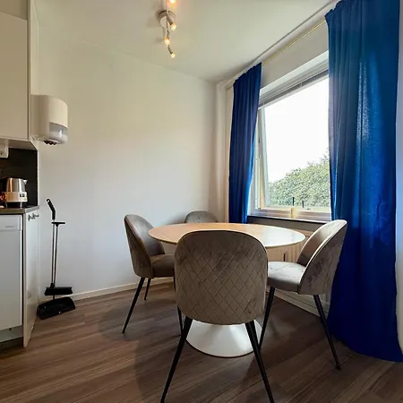 2br Worker & Family Near Volvo With Free Parking