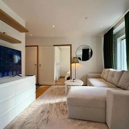 2br Workers Near Volvo With Free Parking * Gotemburgo