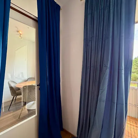 2br Worker & Family Near Volvo With Free Parking Διαμέρισμα *