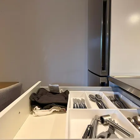 2br Workers Near Volvo With Free Parking *