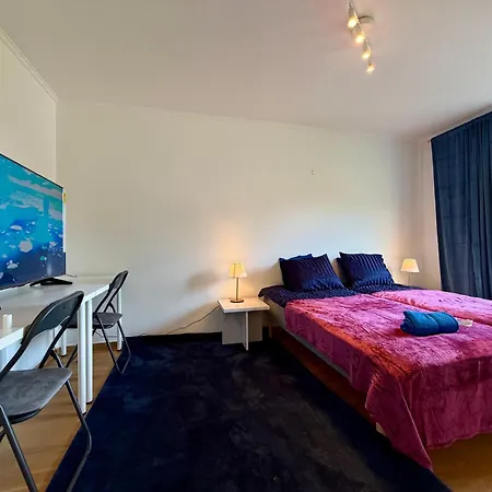 2br Worker & Family Near Volvo With Free Parking Διαμέρισμα