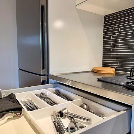 2br Workers Near Volvo With Free Parking