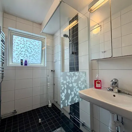 2br Worker & Family Near Volvo With Free Parking