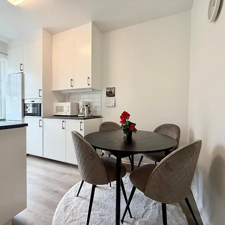 Daire Workers & Family Homes Modern 2br With Free Parking 10 Min To Volvo Göteborg