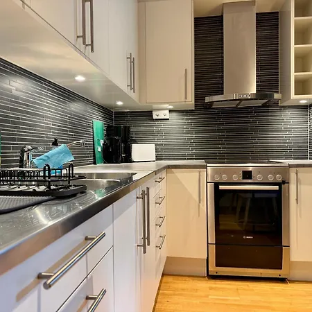 2br Workers Near Volvo With Free Parking Gotemburgo