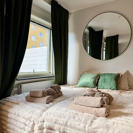 2br Workers Near Volvo With Free Parking *