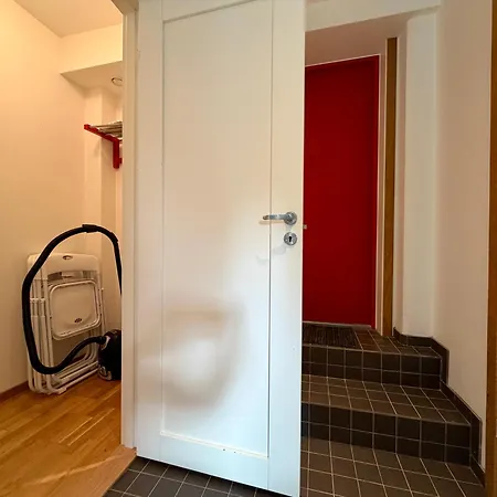 2br Workers Near Volvo With Free Parking