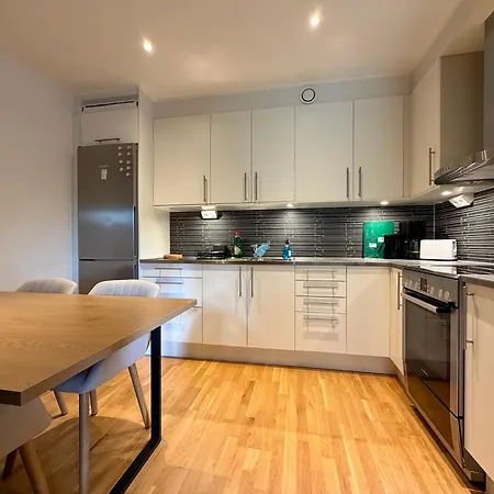 2br Workers Near Volvo With Free Parking Apartamento *