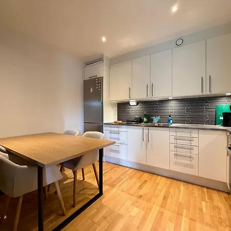 2br Workers Near Volvo With Free Parking