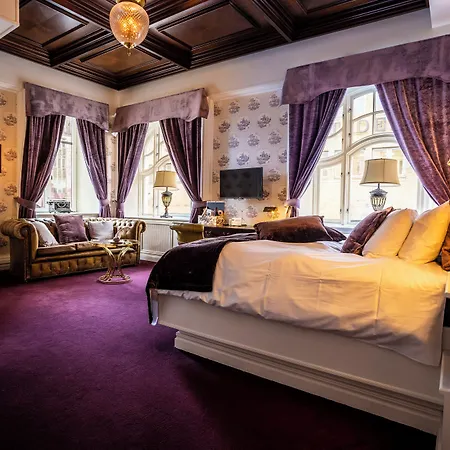 Pigalle Hotel