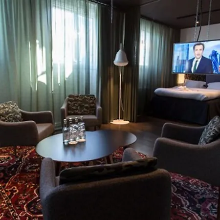 Flora Hotell 4*