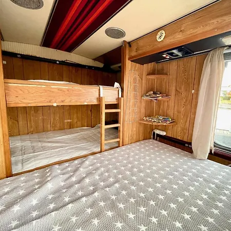 Stor Husbuss Naera Havet - 4 Baeddar Campsite *