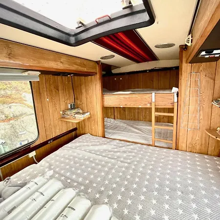 Stor Husbuss Naera Havet - 4 Baeddar *