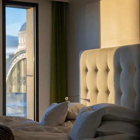 Avalon 4*
