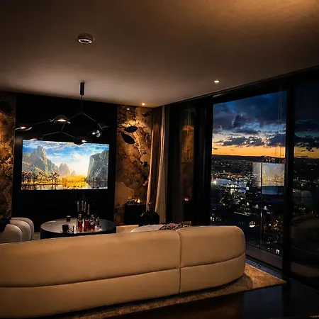 Luxury With Stunning Views Apartment *