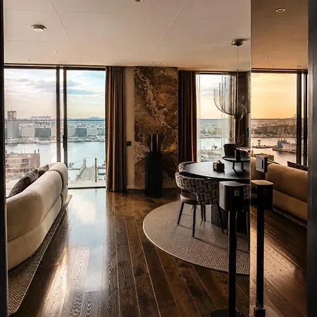 Luxury With Stunning Views *
