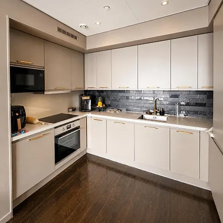 Luxury With Stunning Views Apartment *