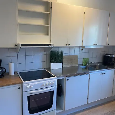 Cozy With Courtyard - Near Center Apartment