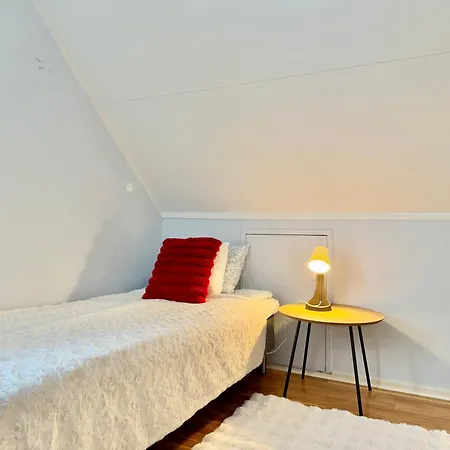 Villa Workers Premium House With 6 Bedrooms 2 Bath And Free Parking *