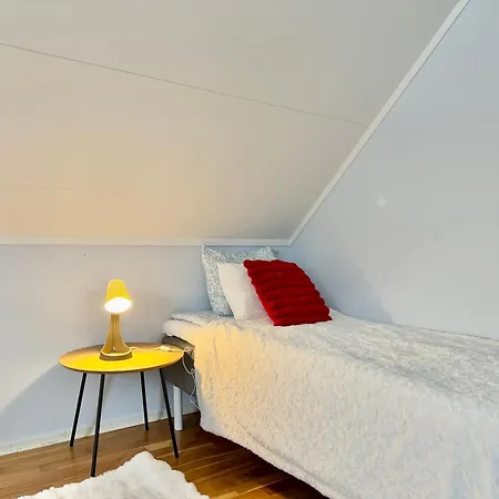 Villa Workers Premium House With 6 Bedrooms 2 Bath And Free Parking *