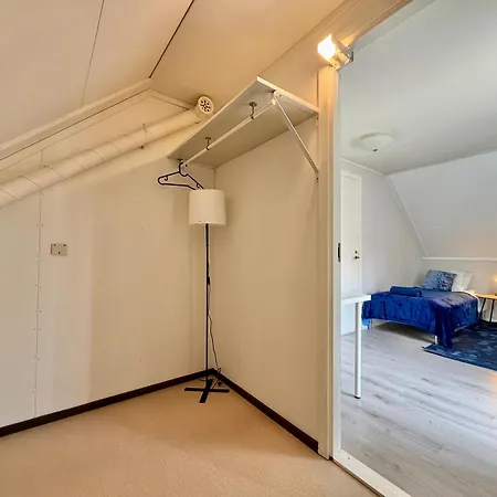 Workers With 4 Bedrooms 8 Beds And 2 Bath Near Volvo *