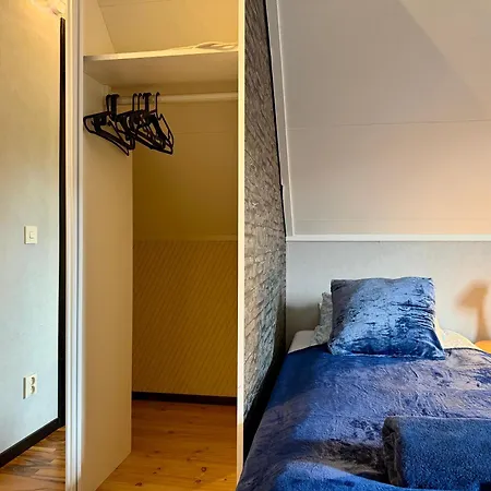 Ferienhaus Workers With 4 Bedrooms 8 Beds And 2 Bath Near Volvo Göteborg