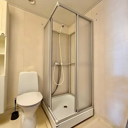 Workers With 4 Bedrooms 8 Beds And 2 Bath Near Volvo *