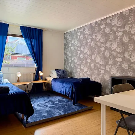 Workers With 4 Bedrooms 8 Beds And 2 Bath Near Volvo Ferienhaus *