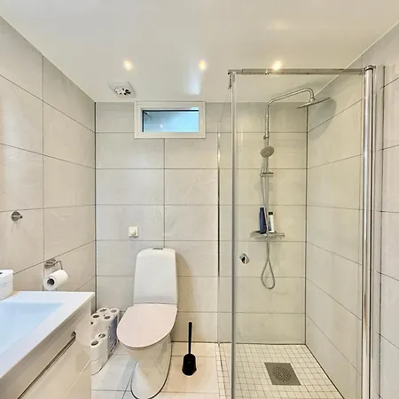 Workers Premium House With 6 Bedrooms 2 Bath And Free Parking * Göteborg