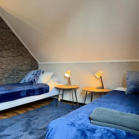Workers With 4 Bedrooms 8 Beds And 2 Bath Near Volvo *