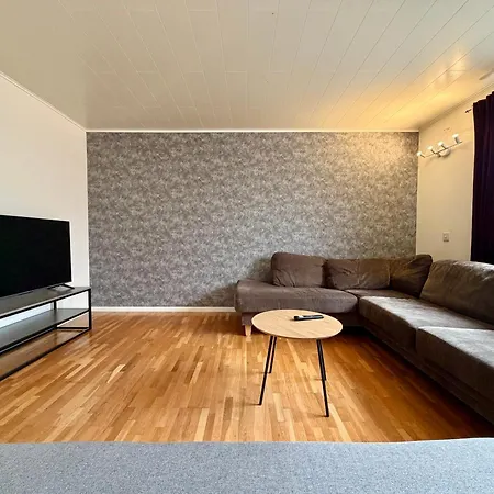 Workers With 4 Bedrooms 8 Beds And 2 Bath Near Volvo Ferienhaus *