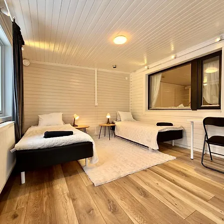Villa Workers Premium House With 6 Bedrooms 2 Bath And Free Parking *