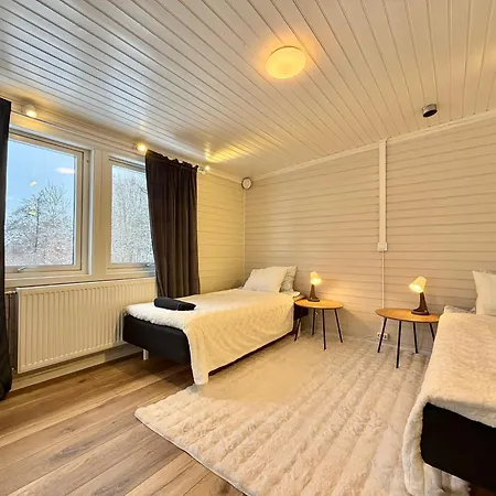 Villa Workers Premium House With 6 Bedrooms 2 Bath And Free Parking *