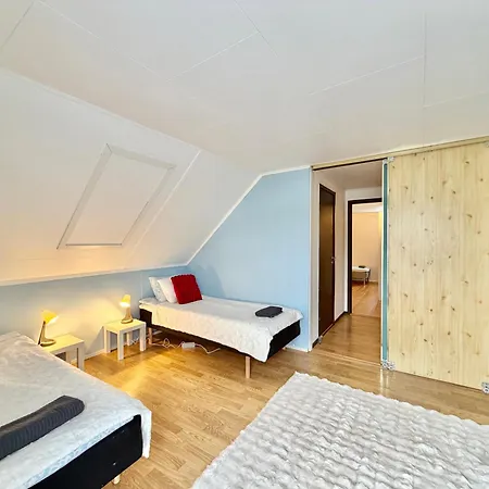 Villa Workers Premium House With 6 Bedrooms 2 Bath And Free Parking