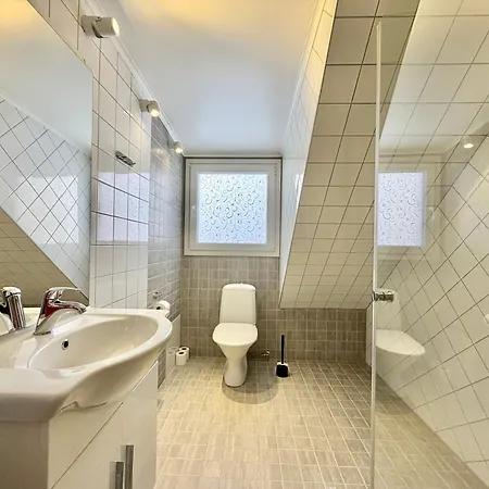 Workers Premium House With 6 Bedrooms 2 Bath And Free Parking Villa