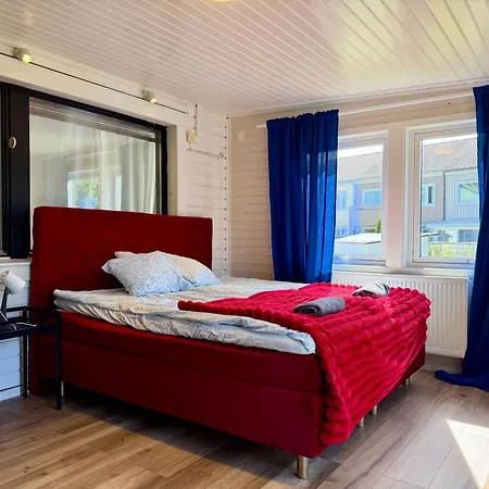 Workers Premium House With 6 Bedrooms 2 Bath And Free Parking *