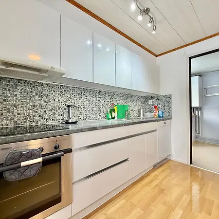 Workers Premium House With 6 Bedrooms 2 Bath And Free Parking Villa