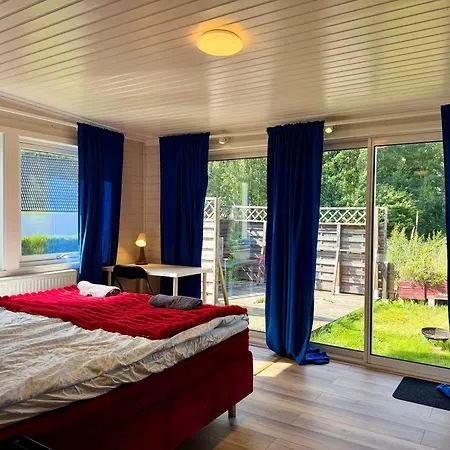 Workers Premium House With 6 Bedrooms 2 Bath And Free Parking