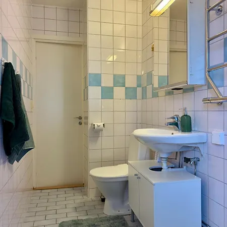 Apartment 6 Single Beds - 2 Bedrooms - Balcony & Garage *