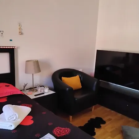 Apartment ' *