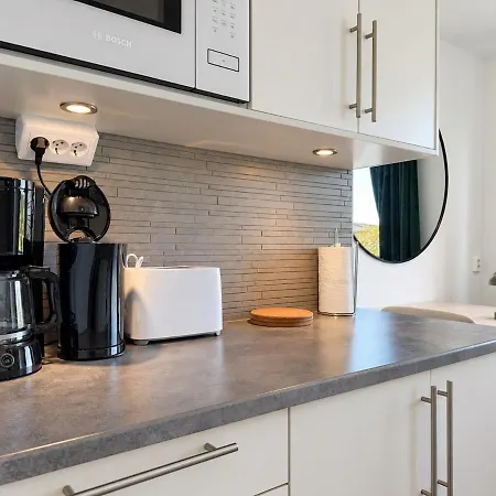 Apartment Work - 6 Single Beds - Balcony & Garage *