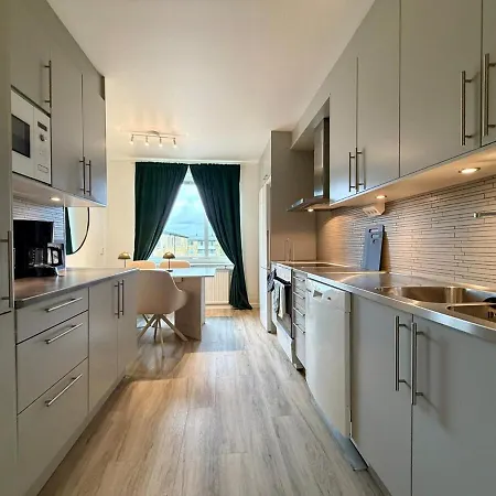 6 Single Beds - 2 Bedrooms - Balcony & Garage Göteborg
