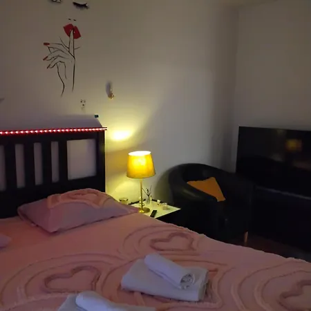 Apartment ' *
